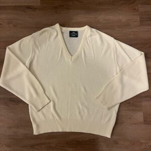 Vintage Jantzen Men's V-Neck Sweater in Cream